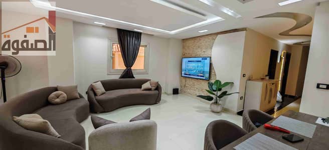 Furnished apartment for rent, first occupancy, consisting of 3 rooms, a reception, and 2 bathrooms, close to the Fifty Mall and KFC.