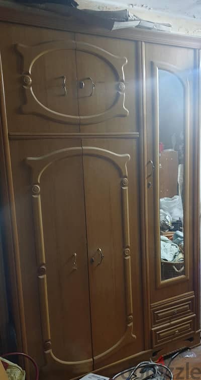 دولاب خشب 3 درفة ودورجين بالمرايا 2.40×1.70