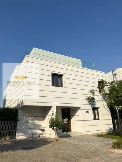 Stendhalon Villa for Sale at Old Price Early Delivery in Al-Brooj Compound with Facilities