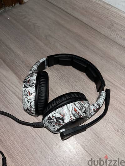 Headphones brand ONIKUMA with mic and can be used for ps4