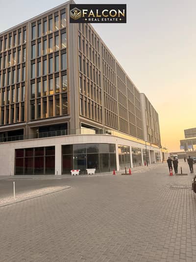 Fully equipped administrative building for sale with a 13 million down payment, ready for immediate occupancy in One Ninety, directly on 90th Street.