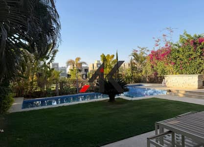 فيلا مميزة مفروشة بحمام سباحة للإيجار في بالم هيلز قطامية اكستينشن - القاهرة الجديدة