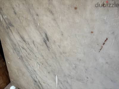 رخامة كرارة تركي لون أبيض بعروق رمادي مقاس 120×60 سم – سمك 5 سم