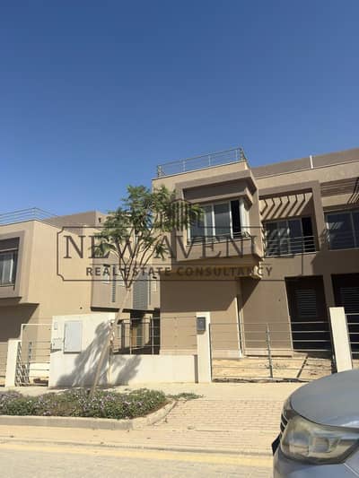 اقل سعر توين هاوس استلام فوري يطل علي مساحات خضراء فى palm hills new Cairo 384 متر فى التجمع الخامس