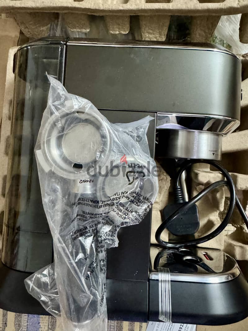Delonghi Dedica EC. 685 Espresso Machine 2