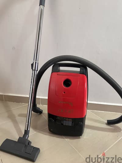 مكنسة كهربائية