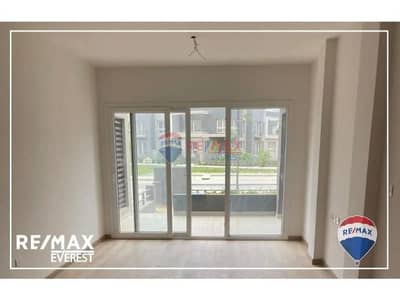 شقة ارضي مميزه للبيع بالمطبخ والتكيفات في كيان
