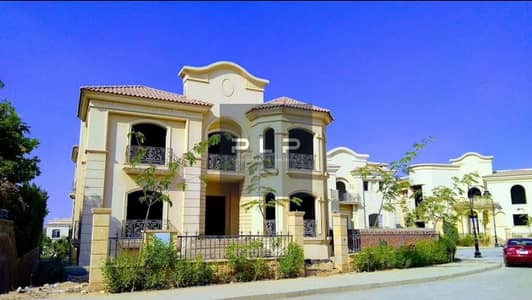Twin house resale at a bargain price and the lowest price in the market for a quick sale. Super prime location in River Walk Compound.
