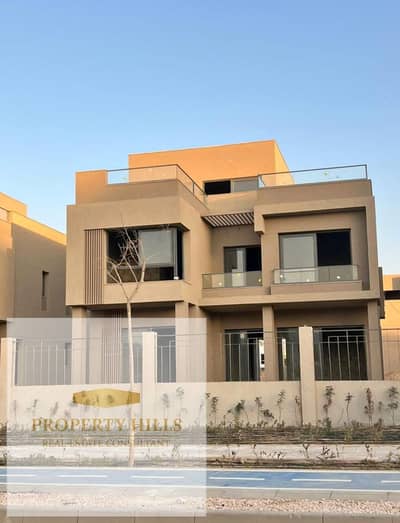 First time at Palm Hills New Cairo: Corner townhouse with 3% down payment & long installments. Own your dream home.