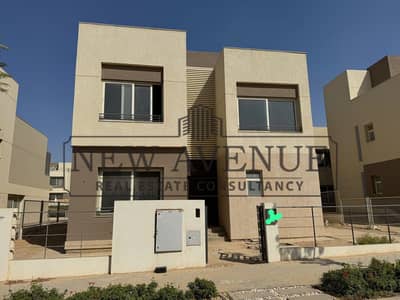 فيلا مستقلة استلام فوري 5 غرف ماستر في كمبوند بالم هيلز نيو كايرؤ  بأقل من سعر السوق Palm Hills New Cairo