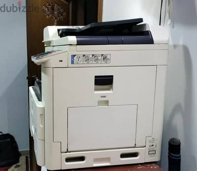 طابعة مكتبية UTAX 256i بحالة ممتازة – تصوير وطباعة وسكانر 3×1