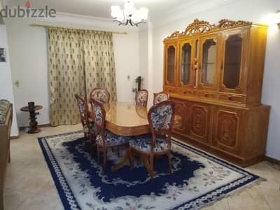 فرصة ماتتفوتشي. . . . . . للبيع حجرة سفرة  كاملة من خشب الارو