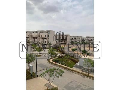 توين هاوس بمقدم و اقساط  للبيع استلام فوري متشطب بالكامل في البروج الشروق Al burouj Shorouk City