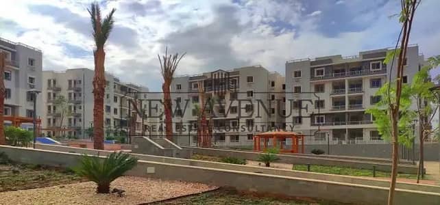 سعر مميز شقة أرضي مع حديقه متشطبه تطل علي لاندسكيب استلام فوري في Jayd چايد التجمع الخامس من SED