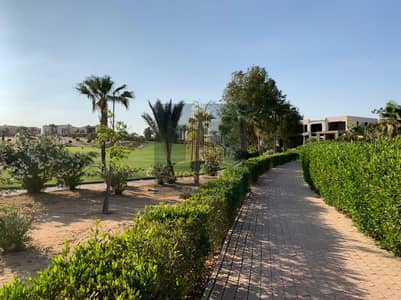 فيلا بحمام سباحة فيو بارك للبيع في كمبوند اليجريا