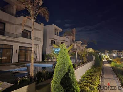 For sale townhouse  corner ready to move directly on the lagoon prime location in front of Beverly Hills