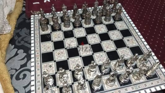 شطرنج مطلي با الفضه والبرونز ولحه ابنوز