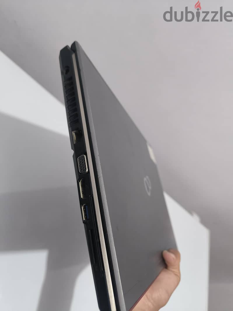 لابتوب fujitsu  للبيع 2