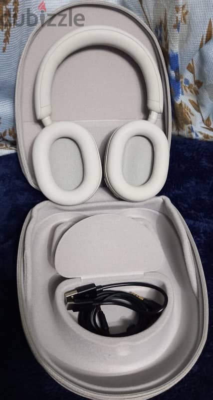 sony wh-1000xm5 headphones 2