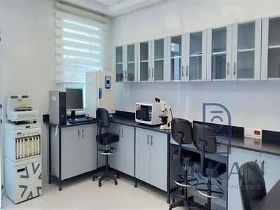 Clinic 35 sqm next to the Liver & Digestive System Hospital, plaza-facing, with a down payment of 280,000 and the remaining over 5 years interest-free