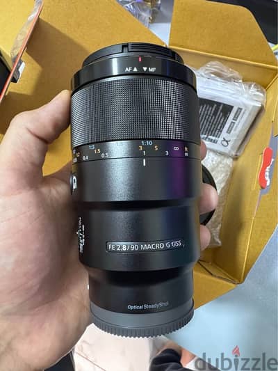 Sony 90M Macro G OSS