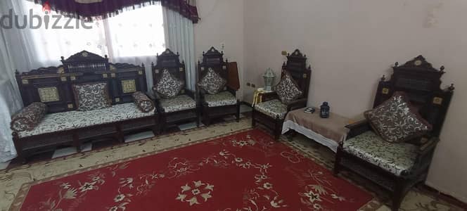 كنب أرابيسك أصلي  حالة ممتازة ومريح جدًا… فرصة للي بيدور على الذوق الك