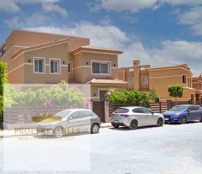 فيلا جاهزه للبيع الفوري في كمبوند قطاميه جاردنز خلف الجامعه الامريكيه مساحة 603 متر و جاردن 450 متر