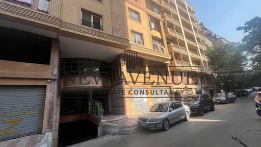 محل تجاري دور ارضي للبيع في الدقي 650 متر