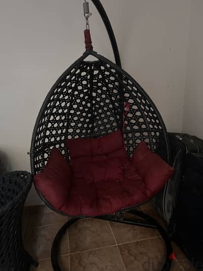 مرجيحه وطقم حديقه كالجديد كنبه ٢ كرسي  ريتال