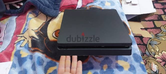 أجهزه PS4 slim بحالة ممتازة