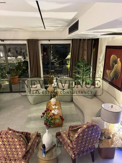 بنتهاوس مع حمام سباحه  مفروش مع اجهزه المطبخ و التكييفات  في  Lake View Residence  ليك فيو ريزيدنس يطل على لاجون استلام فوري