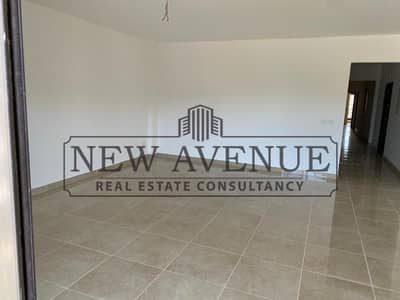 شقة فاخرة للبيع في مون ريزيدنسز moon residence fifth square تشطيب كامل بالتكييفات تسليم خلال شهرين بأقل مقدم  من تطوير شركة المراسم