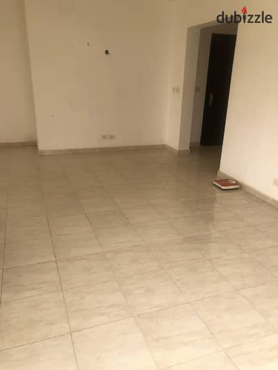 للايجار القانون فى مدينتى B3 مساحة 211متر 3نوم منهم ماستر+3حمام دور اول امام الخدمات مباشرا