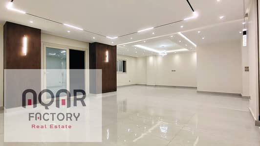 I have a 3-bedroom apartment with immediate delivery and a 35% cash discount in Isola Sheraton Compound — for a limited time.
