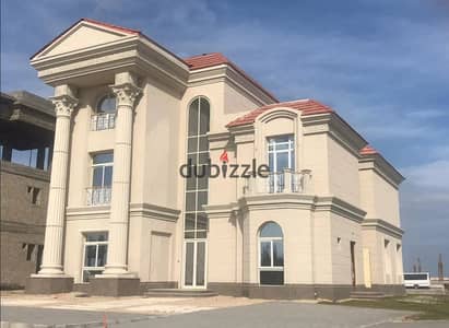 لسرعه البيع فيلا ( استاند الون ) 720 م بأقل من سعرها استلام فوري عالمفتاح عالبحر مباشرة ب كمبوند زاهيـه بالمنصوره الجديده جاهزة للمعاينة والاستلام