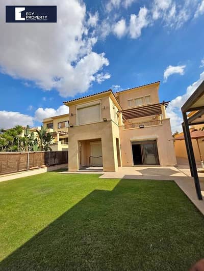 بموقع خيالي فيلا متشطبة بالكامل جاهزة للسكن للبيع في كمبوند Uptown Cairo - المقطم