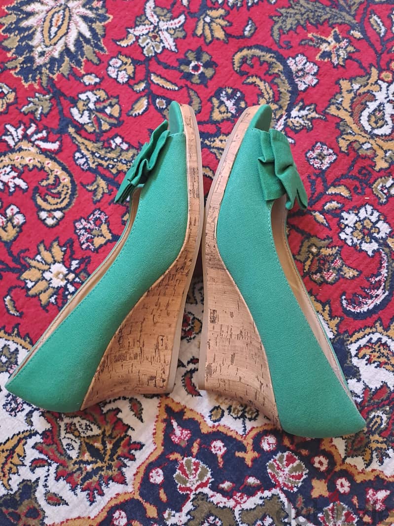 Stylish dexflex comfort wedge size 11 2