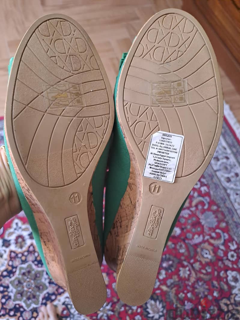 Stylish dexflex comfort wedge size 11 6