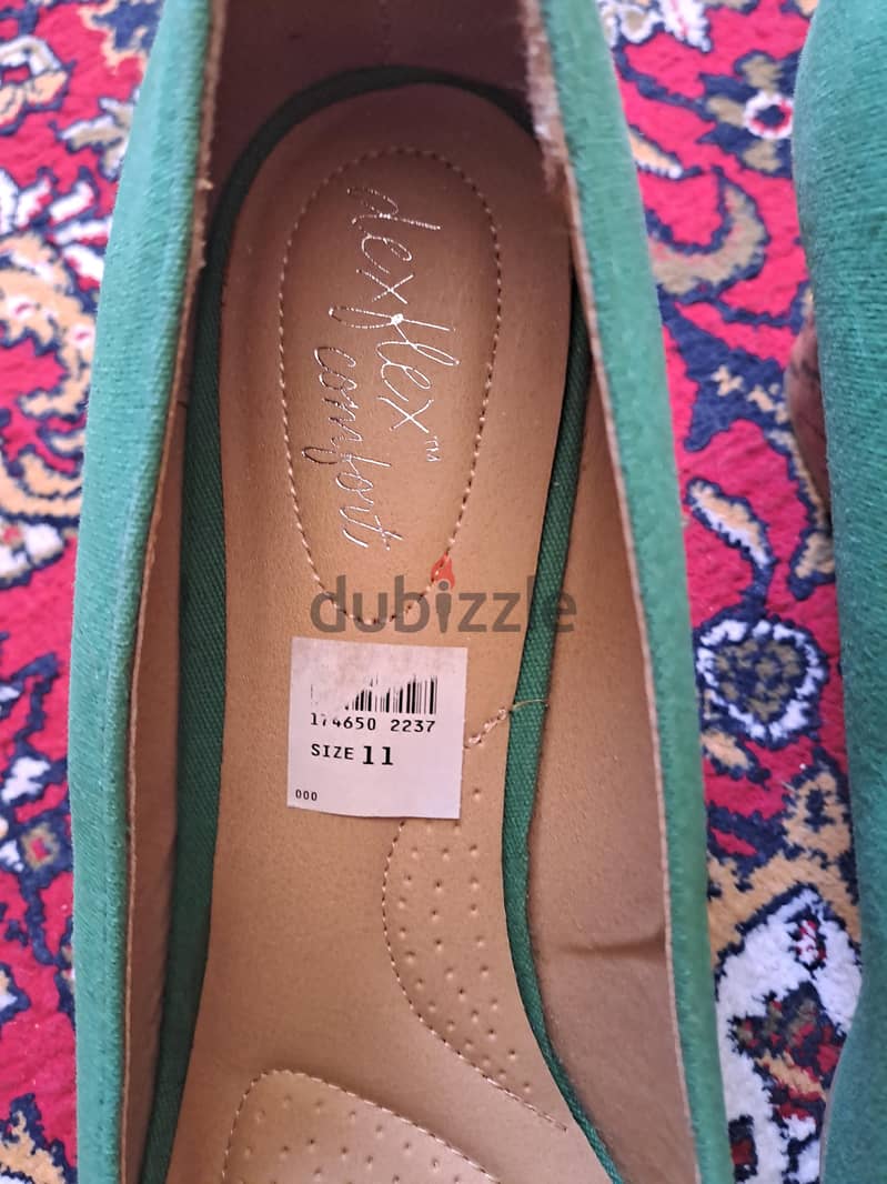 Stylish dexflex comfort wedge size 11 7