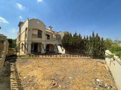 فيلا توين هاوس بحديقة واسعة للبيع باميز مزقع بكمبوند الباتيو 3 القاهرة الجديدة  Il Patio 3 La Vista