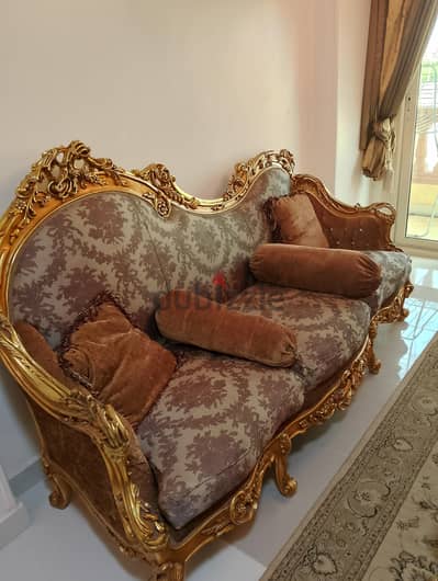 للبيع صالون ممتاز  مثل الجديد