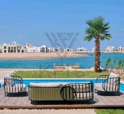 شاليه للبيع في الساحل الشمالي استلام فوري متشطب الترا سوبر لوكس بالاجهزه بنص سعره لضروره البيع من المالك مباشره