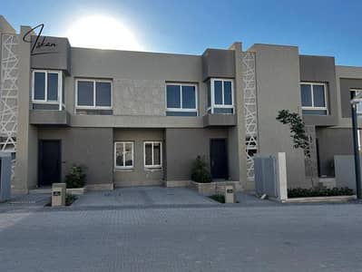 تاون هاوس ميدل للبيع في بادية بالم هيلز | روف + بنتهاوس