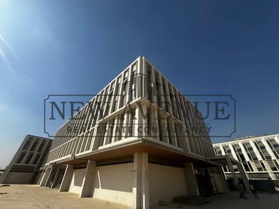 ‎عيادة طبية56 متر مع موقف سيارات تحت الارض للإيجار في Mivida My Park ، القاهرة الجديدة،مزودة بمصاعد