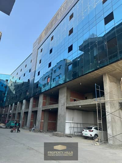 عياده جاهزه للاستلام في مول 1o1 في قلب الشيخ زايد بجوار Downtown و المجمع الاسلامي