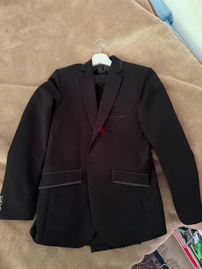 ‏بدلة سوداء اطفالي ١٠-١٢ سنه - مقاس ٤٠ -  Suit Black Size 40