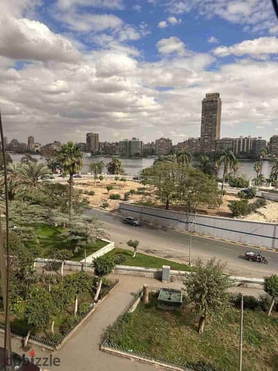 فيلا٢٤٠٠ م على النيل مباشر