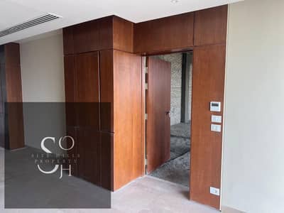 Office for rent in Oyst 100 meters prime location