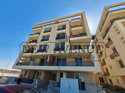 للبيع اقل من سعر السوق في تاج سيتي  Taj City Lake park  استلام فوري علي فيو مفتوح جنينة