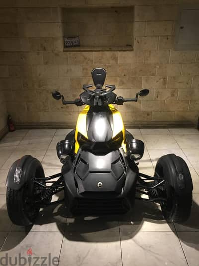 CAN-AM . . RYKER . .  TOP OF THE RANGE